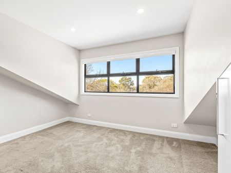 Statement Architecture in the heart of the village! - Photo 2