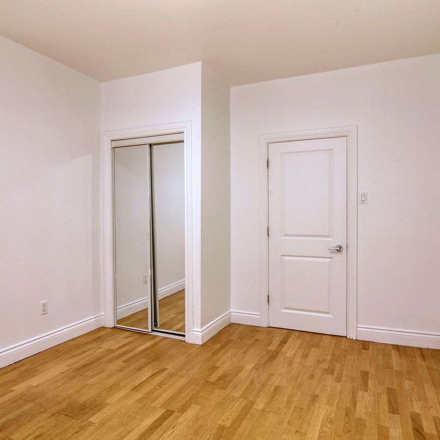 3710 Chemin Queen Mary - Photo 1