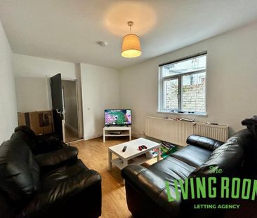 6 bedroom house to rent - Photo 2
