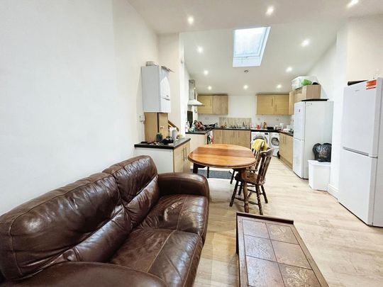 7 bedroom terraced house to rent - Photo 1