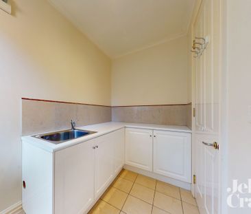 1/8 Mowbray Street, Hawthorn East VIC 3123 - House For Rent | Domain - Photo 5