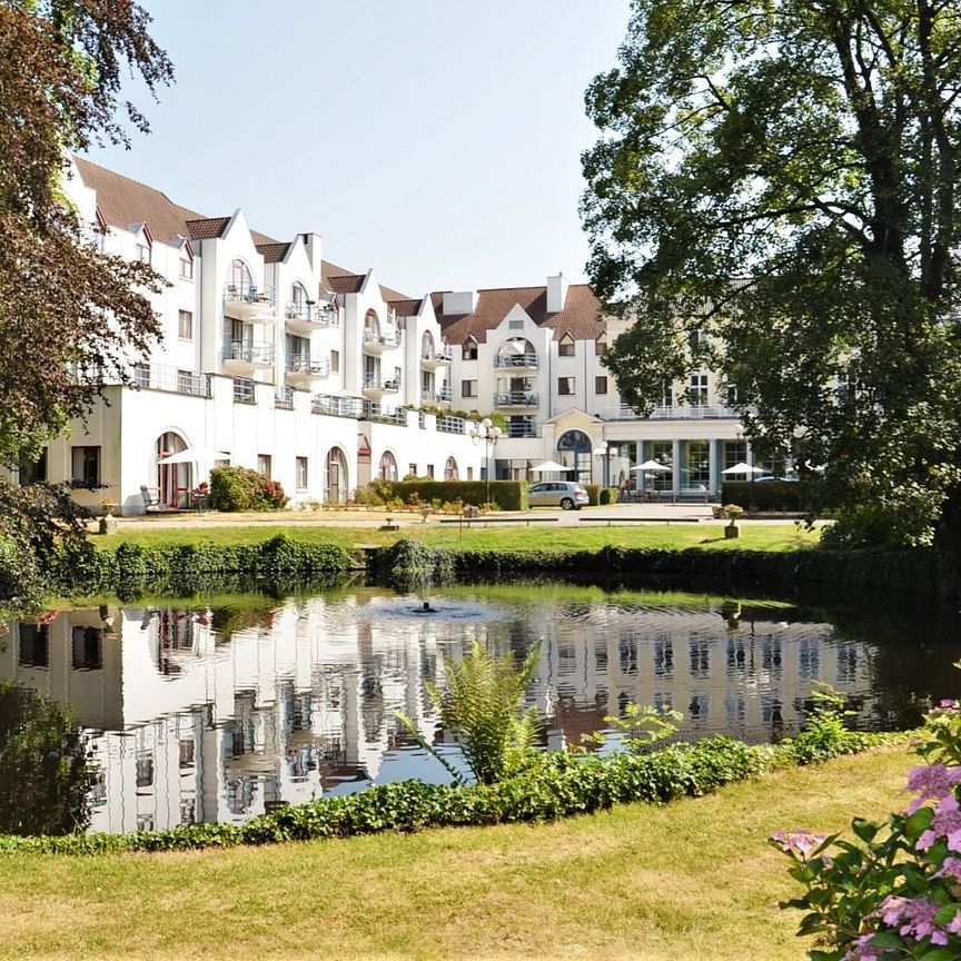Service-appartement in centrum Brugge, met zicht op prachtige tuin - Photo 1
