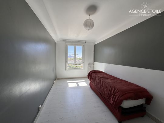 Appartement 3 pièces 66m2 MARSEILLE 10EME 890 euros - Photo 1