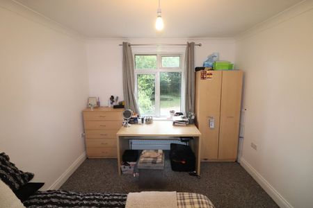 6 Bed Semi-Detached House, Arnold Road, SO17 - Photo 5