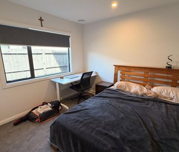 Sunny, Stylish and Spacious! - Photo 4