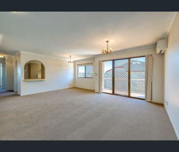 4/10 Mansfield Street, Coorparoo, Qld 4151 - Photo 3