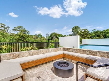 3 bedroom + MPR Terrace Home Offering Modern Comforts! - Photo 2