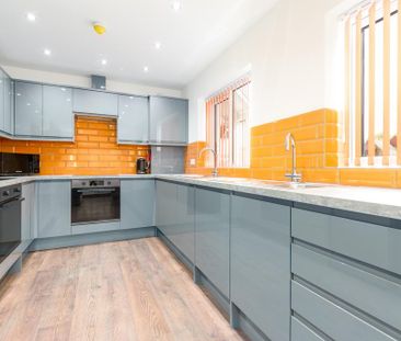 1 bedroom in a house share to rent - Photo 2