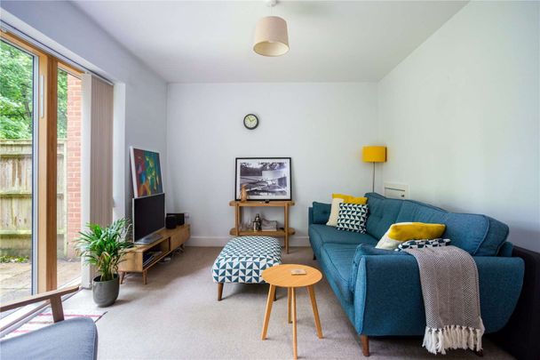 Delightful two bedroom house close to the River Itchen and water meadows. - Photo 1