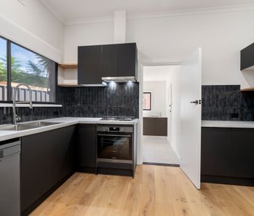 COTTAGE CHARM MEETS MODERN COMFORT - Photo 6