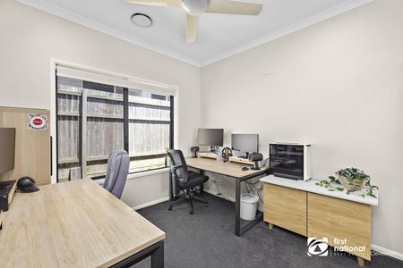 STUNNING FAMILY HOME IN BEAUTIFUL KINROSS ESTATE - Photo 5