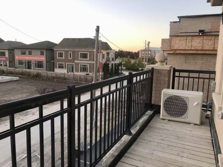 For Lease - 9472 Bayview Avenue Unit# Coach, Richmond Hill, Ontario - Photo 2