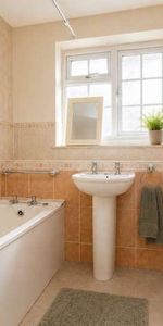 Kingfisher Drive, Staines-upon-thames, TW18 - Photo 3