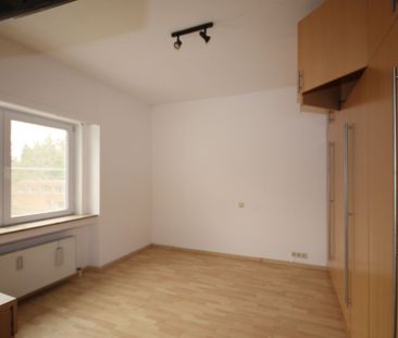 Te huur: Deels gemeubeld dakappartement met 2 slaapkamers en autost... - Photo 5