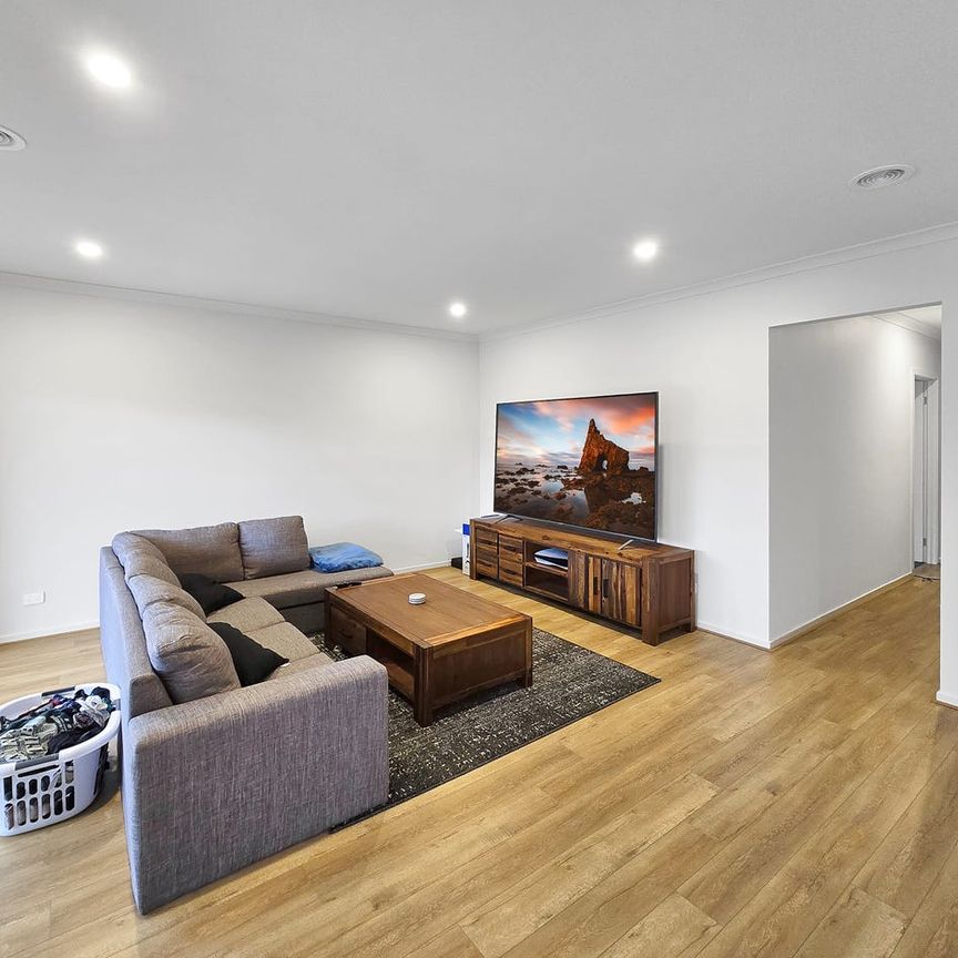 Beautiful Family Home in Ashbury! - Photo 1