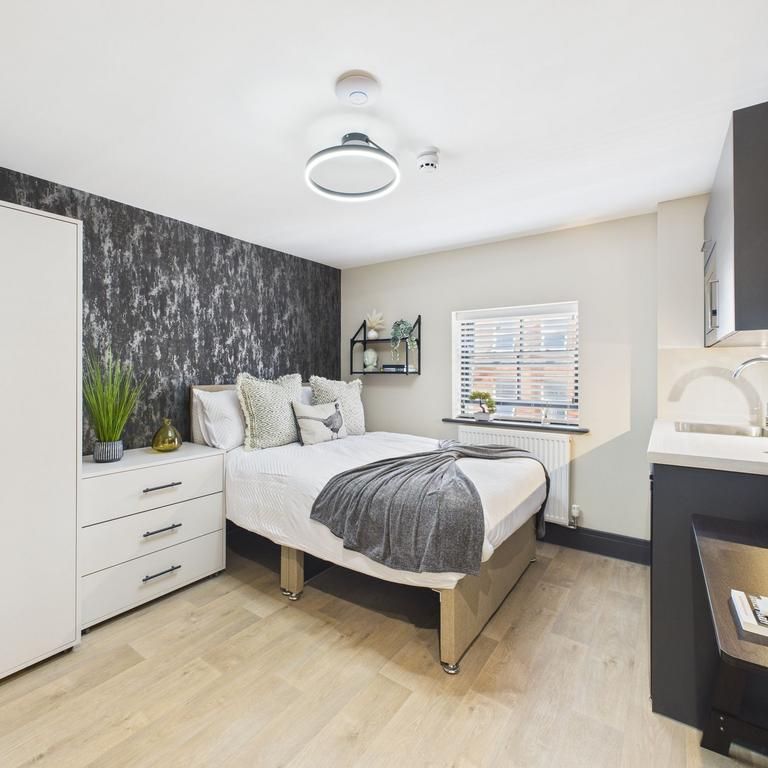 1 bedroom in a house share to rent - Photo 1