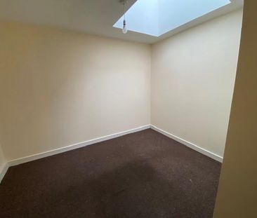3 bedroom flat to rent - Photo 4