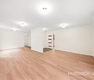 Spacious Villa with House like proportions, Walk to Metro and Tower... - Photo 3