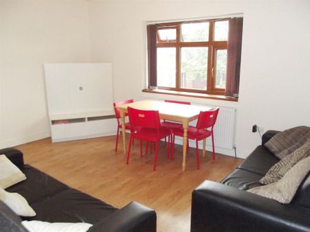 5 bedroom flat to rent - Photo 2