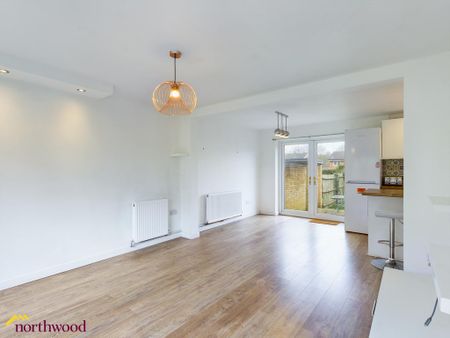 3 bedroom terraced house to rent - Photo 2