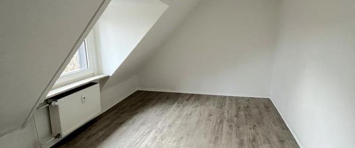 Steig Dich reich und zieh ins Dachgeschoss. - Foto 1