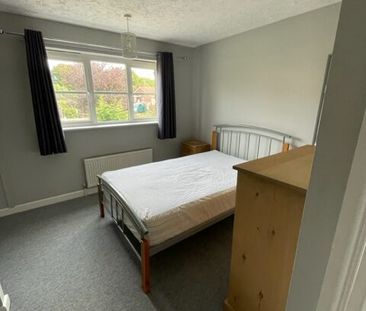 Delightful fully furnished 5 bedroom student house 1 x double ensuite bedroom - Photo 2