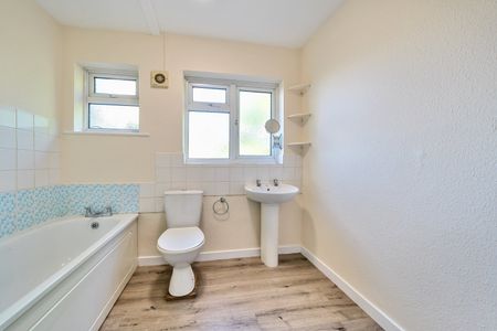 Maisonette to rent - Grays, RM17 - Photo 5