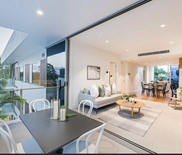 Lux Nautical Living at The Boatyard - Photo 6