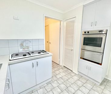 Perfect Family Home – Walk to Schools & Parks - Photo 6