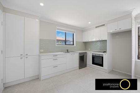 Fully Renovated Ground Floor Unit – Stylish, Secure & Centrally Located in Southport. Pet Friendly! - Photo 5