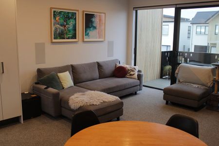 Chic 1BR Townhouse in Hobsonville Point! - Photo 3