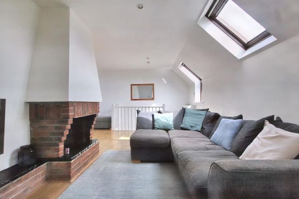 1 bedroom coach house to rent - Photo 1