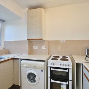 Elder Close, Guildford, Surrey, GU4 7YW - Photo 2