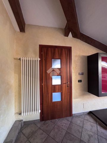 Porzione di trifamiliare in affitto - Photo 4