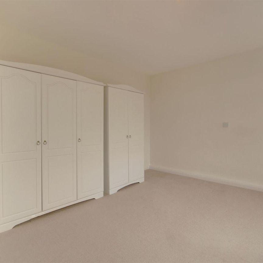 A 1 Bedroom Flat in Charlton Kings GL53 9BQ - Photo 1