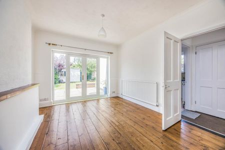 3 bedroom detached house to rent - Photo 2