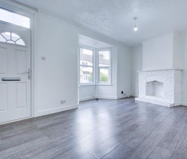 3 bedroom end of terrace house to rent - Photo 5