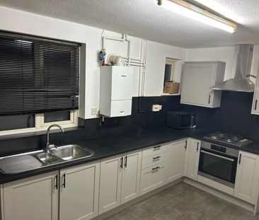 3 Bed Semi-Detached House, Camden Gardens, CR7 - Photo 3