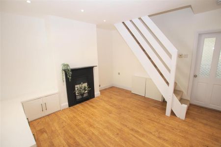 2 bedroom terraced house to rent - Photo 4
