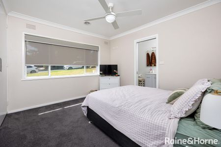 FANTASTIC FAY - Photo 5