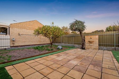 Stylish, Spacious Basket Range Stone Home in the Heart of Glynde! - Photo 3