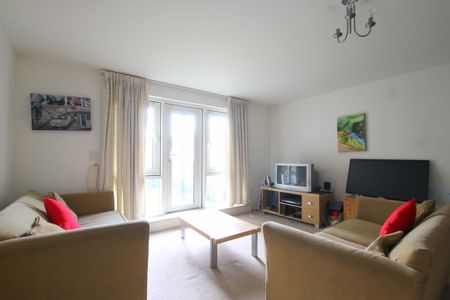 2 Bedroom Apartment, Carrington House, Montague Road, London SW19 - Photo 3