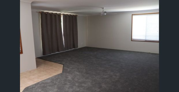 Neat & tidy, spacious villa - Photo 1