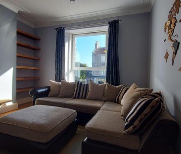 2 bedroom flat to rent - Photo 2