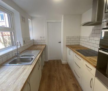 2 bedroom terraced house to rent - Photo 2