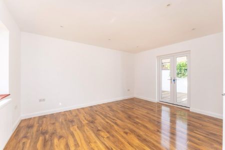 2 bedroom detached bungalow to rent - Photo 2