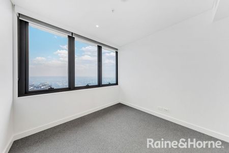 Luxury Three-Bedroom Apartment in Heart of Rhodes with Harbour Bridge and Water Views - Photo 4