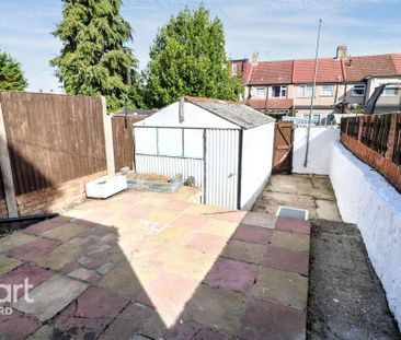 3 bedroom coach house to rent - Photo 2