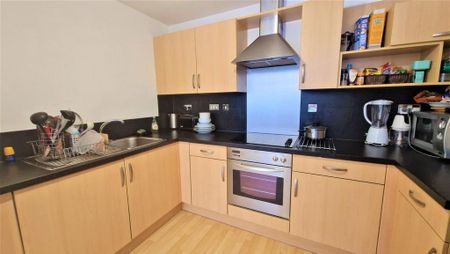 2 bedroom flat to rent - Photo 2