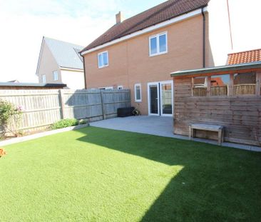2 bedroom semi-detached house to rent - Photo 4